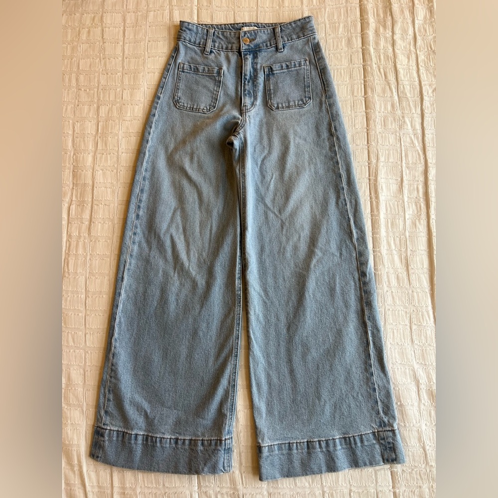 H&M High Waist Wide Leg Cropped Jeans Light Wash Size 2 (Waist 25”)